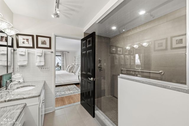 89 Lake Shore Road, Grosse Pointe Farms, MI 48236