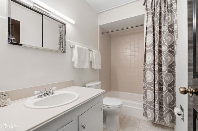 89 Lake Shore Road, Grosse Pointe Farms, MI 48236