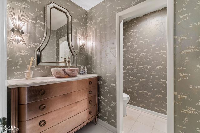 89 Lake Shore Road, Grosse Pointe Farms, MI 48236