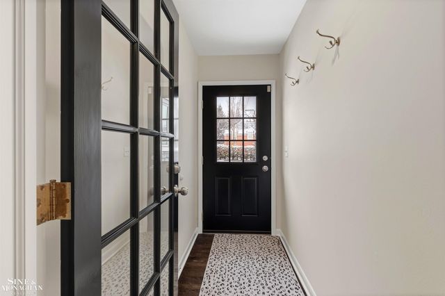 89 Lake Shore Road, Grosse Pointe Farms, MI 48236