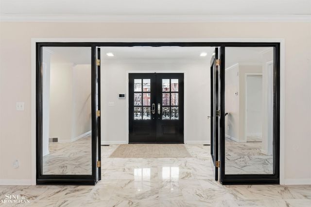 89 Lake Shore Road, Grosse Pointe Farms, MI 48236