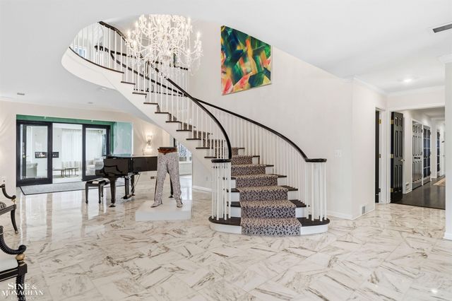 89 Lake Shore Road, Grosse Pointe Farms, MI 48236