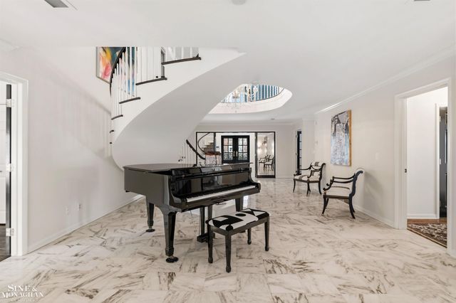 89 Lake Shore Road, Grosse Pointe Farms, MI 48236