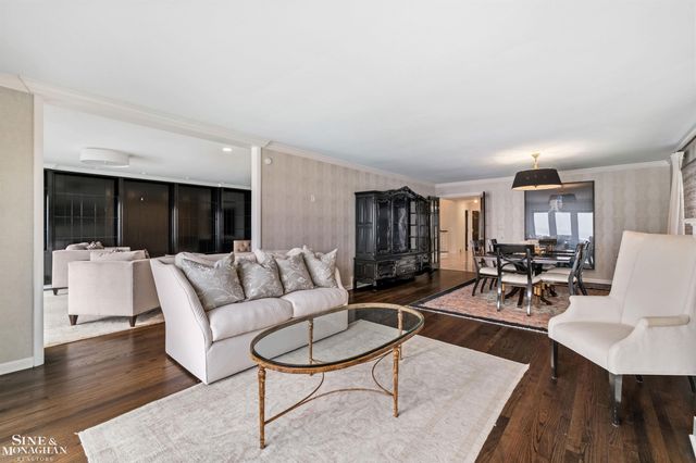 89 Lake Shore Road, Grosse Pointe Farms, MI 48236