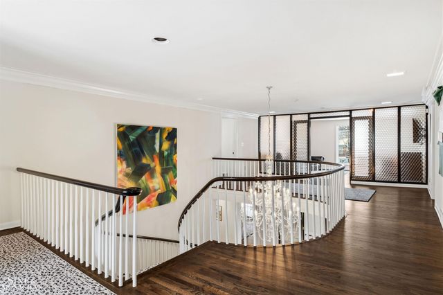 89 Lake Shore Road, Grosse Pointe Farms, MI 48236