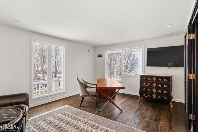 89 Lake Shore Road, Grosse Pointe Farms, MI 48236