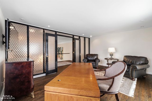 89 Lake Shore Road, Grosse Pointe Farms, MI 48236