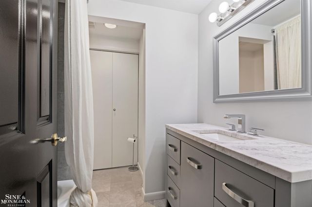 89 Lake Shore Road, Grosse Pointe Farms, MI 48236