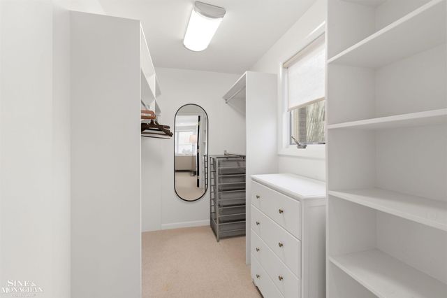 89 Lake Shore Road, Grosse Pointe Farms, MI 48236