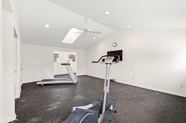 89 Lake Shore Road, Grosse Pointe Farms, MI 48236