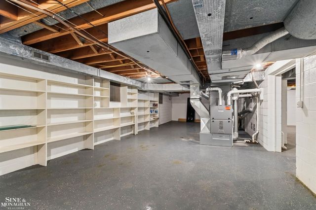 89 Lake Shore Road, Grosse Pointe Farms, MI 48236