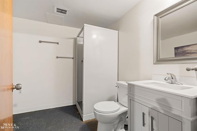 89 Lake Shore Road, Grosse Pointe Farms, MI 48236