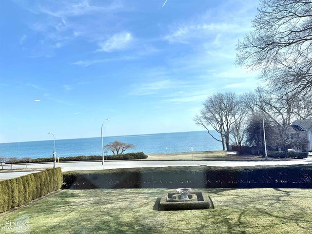 89 Lake Shore Road, Grosse Pointe Farms, MI 48236