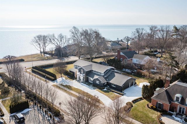 89 Lake Shore Road, Grosse Pointe Farms, MI 48236