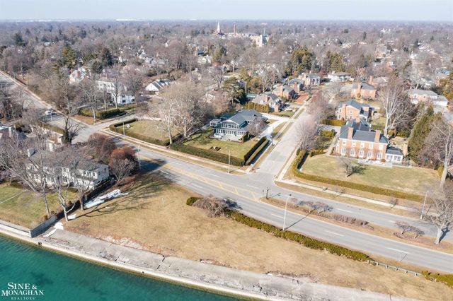 89 Lake Shore Road, Grosse Pointe Farms, MI 48236