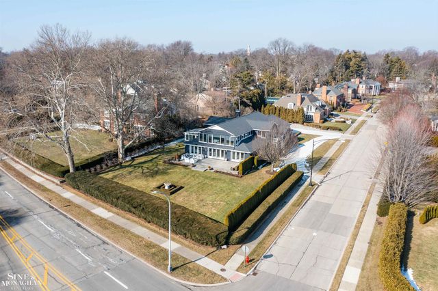 89 Lake Shore Road, Grosse Pointe Farms, MI 48236