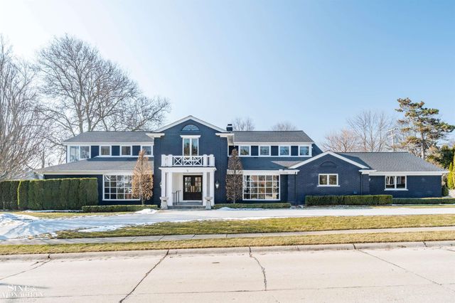 89 Lake Shore Road, Grosse Pointe Farms, MI 48236
