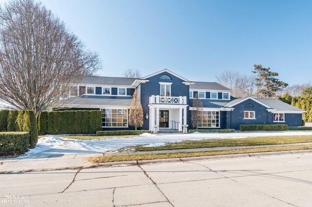 89 Lake Shore Road, Grosse Pointe Farms, MI 48236