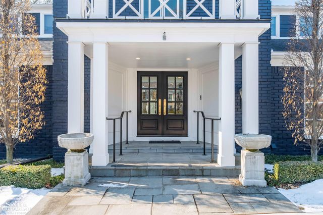 89 Lake Shore Road, Grosse Pointe Farms, MI 48236