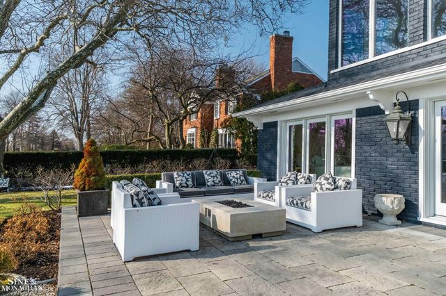 89 Lake Shore Road, Grosse Pointe Farms, MI 48236