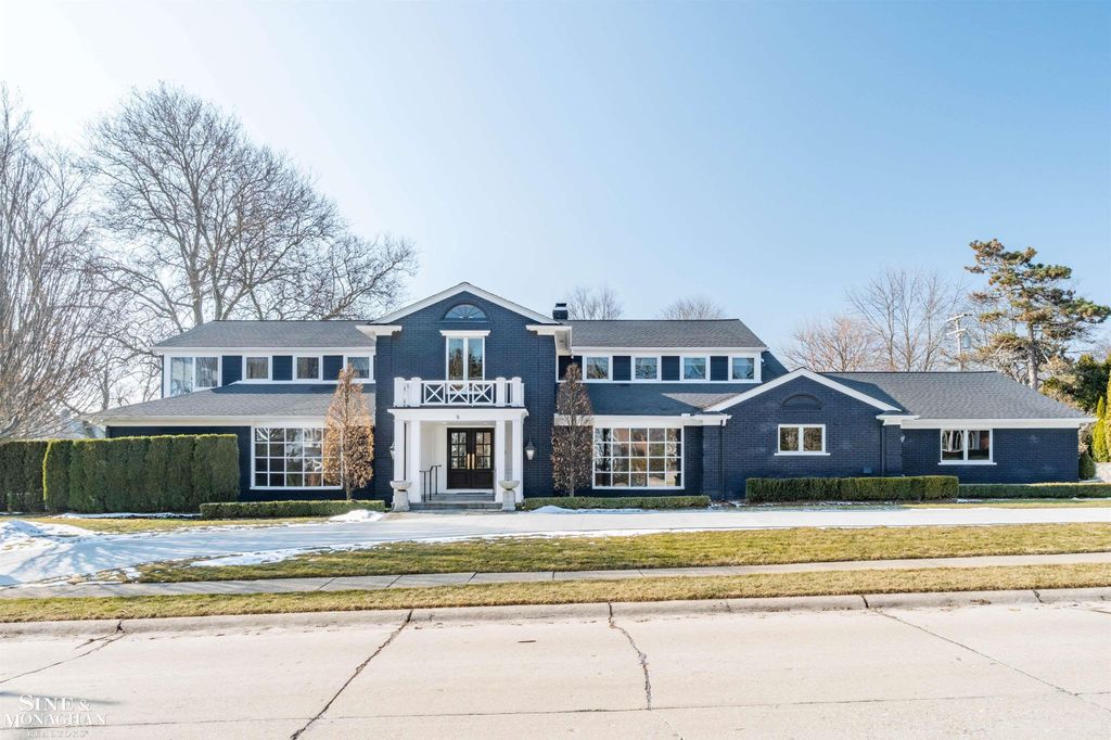89 Lake Shore Road, Grosse Pointe Farms, MI 48236