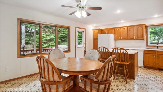 1105 E Henderson Place, Indianola, IA 50125
