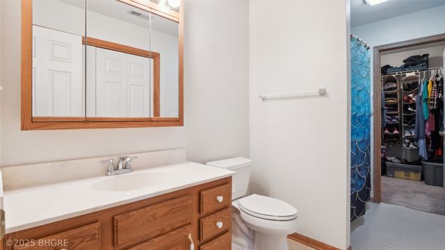 1105 E Henderson Place, Indianola, IA 50125