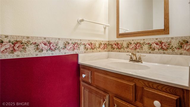 1105 E Henderson Place, Indianola, IA 50125