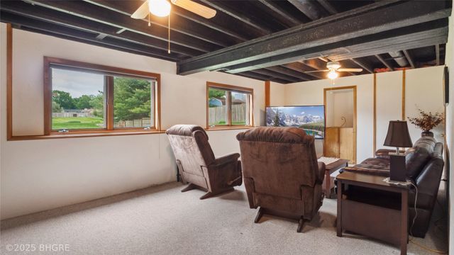 1105 E Henderson Place, Indianola, IA 50125