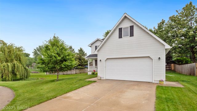 1105 E Henderson Place, Indianola, IA 50125