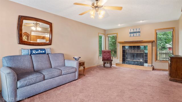 1105 E Henderson Place, Indianola, IA 50125