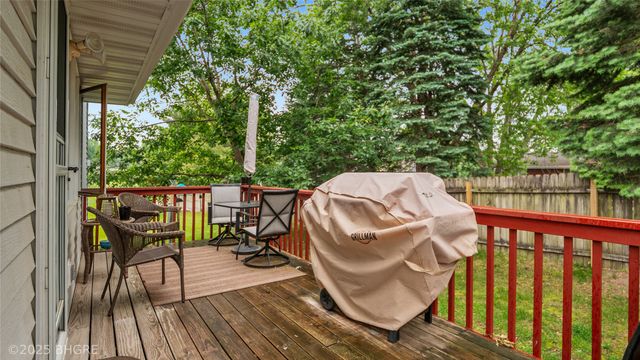 1105 E Henderson Place, Indianola, IA 50125