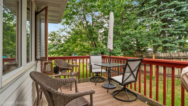 1105 E Henderson Place, Indianola, IA 50125