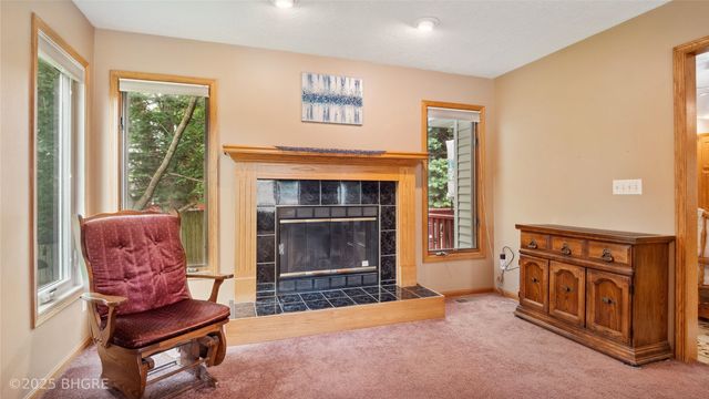 1105 E Henderson Place, Indianola, IA 50125