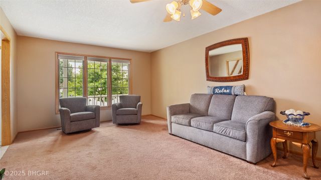 1105 E Henderson Place, Indianola, IA 50125