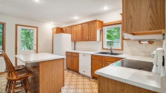 1105 E Henderson Place, Indianola, IA 50125
