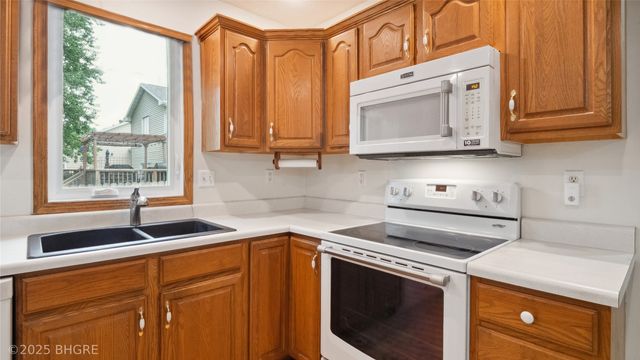 1105 E Henderson Place, Indianola, IA 50125