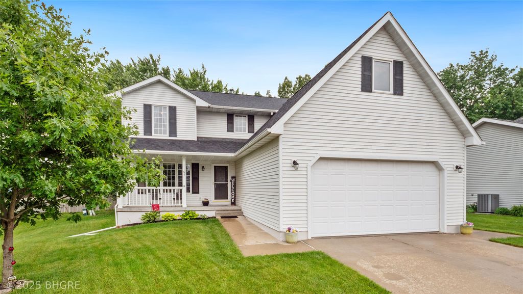 1105 E Henderson Place, Indianola, IA 50125