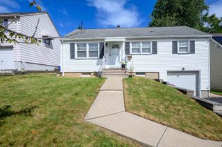 180 MOUNTAINVIEW AVE, Nutley, NJ 07110