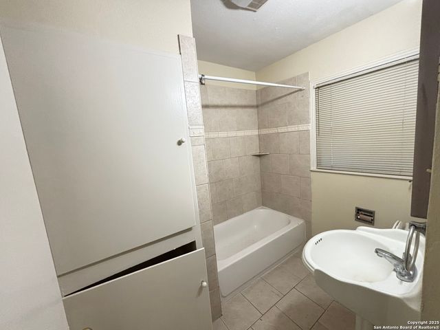 523 Weizmann, San Antonio, TX 78213