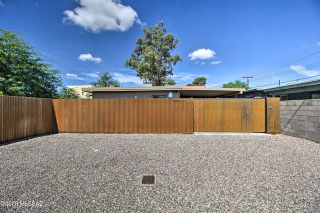 2761 N Dodge Boulevard, Tucson, AZ 85716