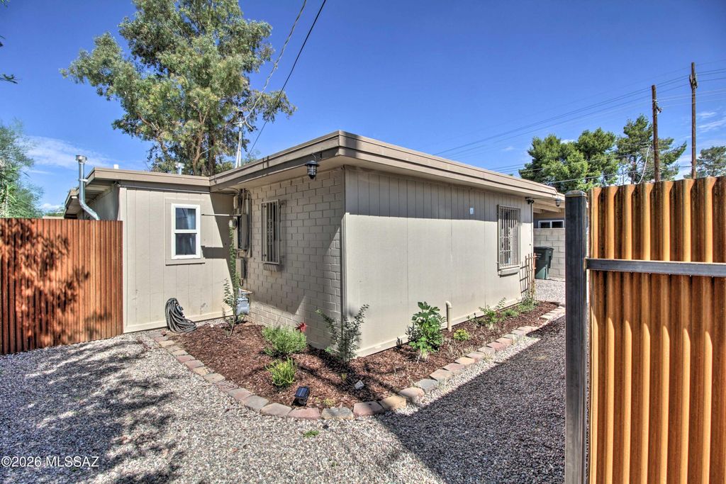 2761 N Dodge Boulevard, Tucson, AZ 85716