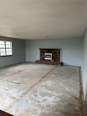 9175 County Road 1130, Lookeba, OK 73053