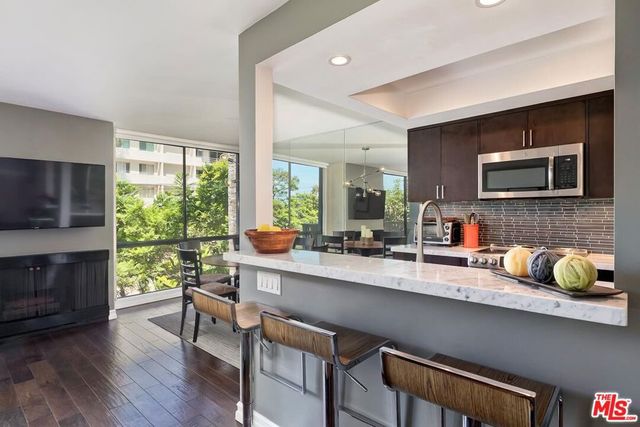 1134 Alta Loma Road 305, West Hollywood, CA 90069
