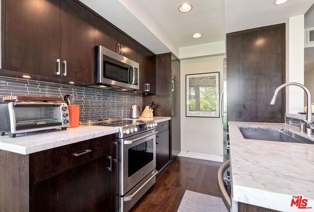 1134 Alta Loma Road 305, West Hollywood, CA 90069