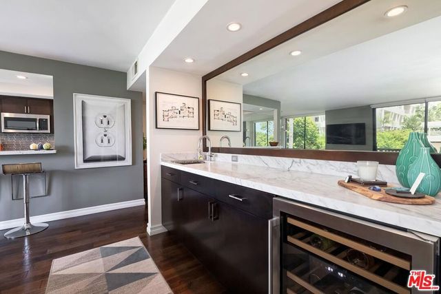 1134 Alta Loma Road 305, West Hollywood, CA 90069