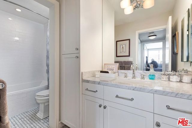 1134 Alta Loma Road 305, West Hollywood, CA 90069