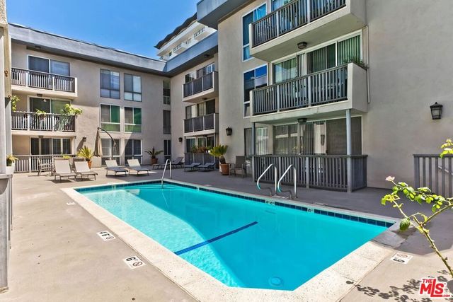 1134 Alta Loma Road 305, West Hollywood, CA 90069