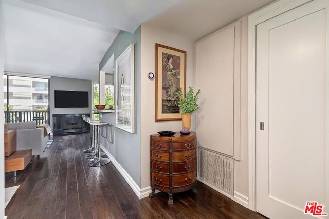 1134 Alta Loma Road 305, West Hollywood, CA 90069