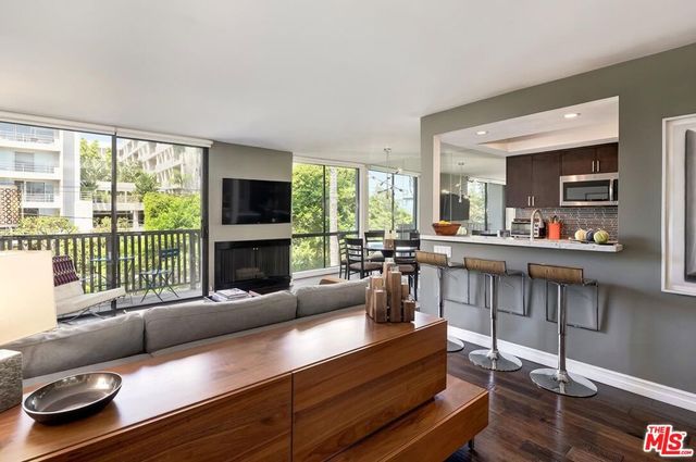 1134 Alta Loma Road 305, West Hollywood, CA 90069
